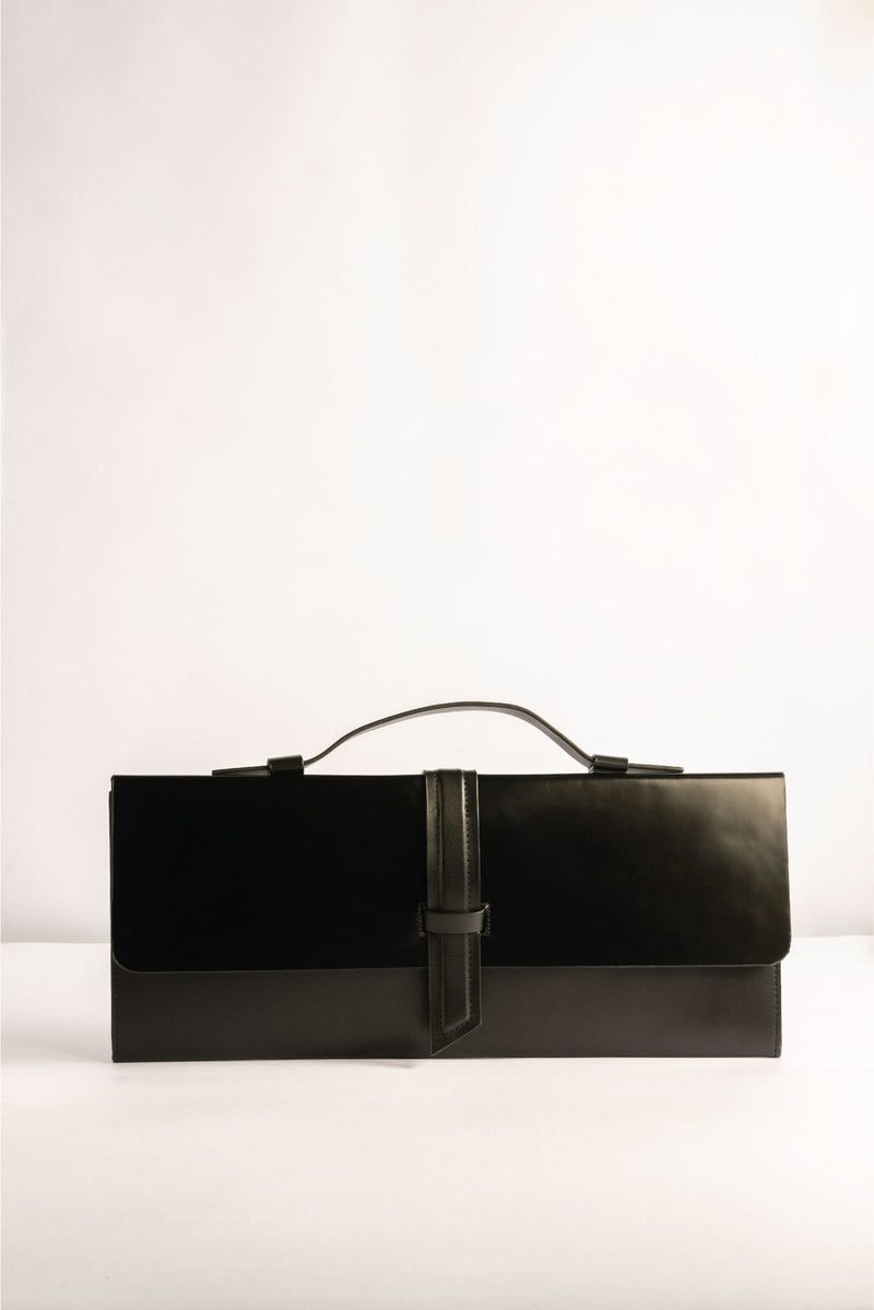 Capsule Bag Clutch in Black pure leather Tanned