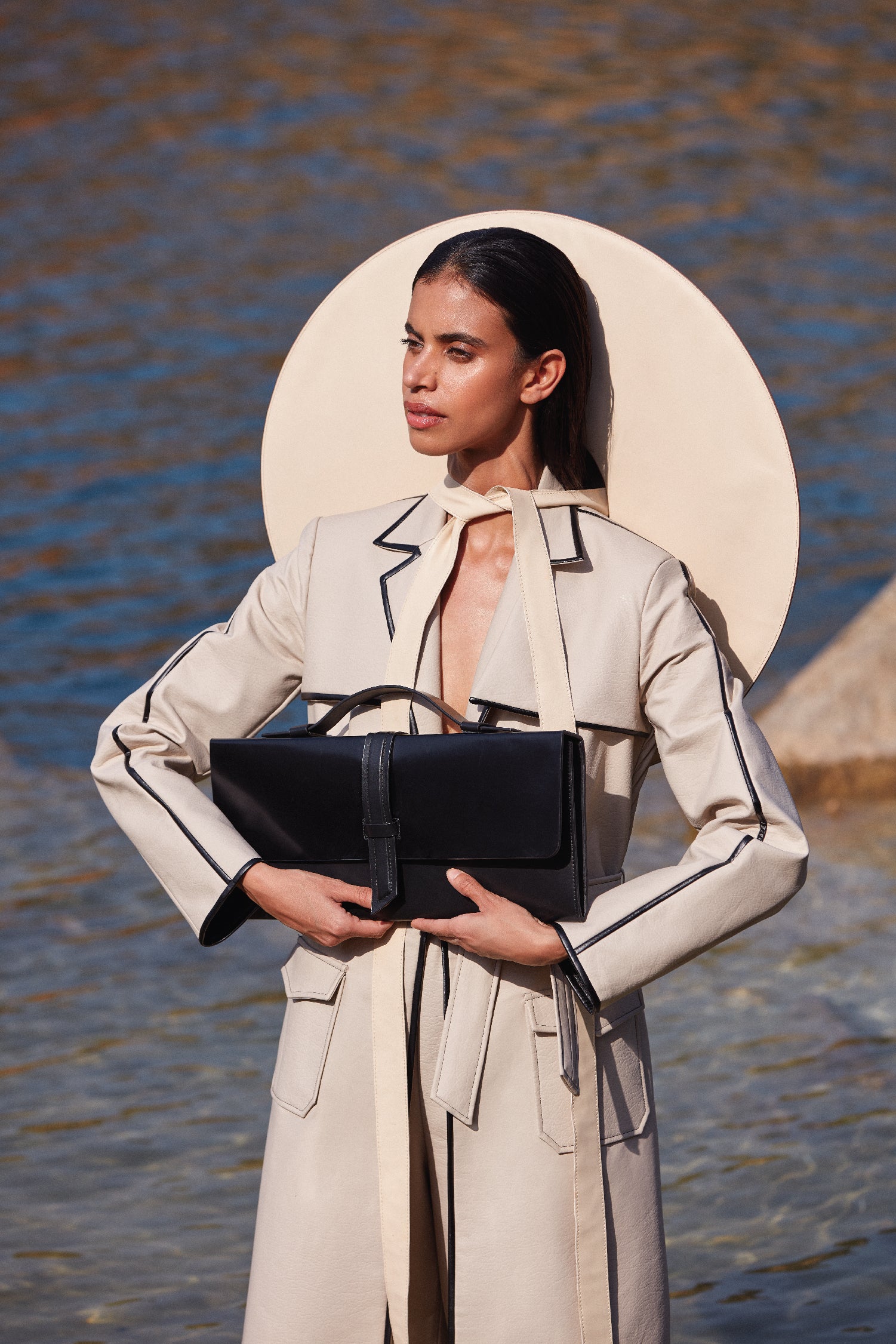 Capsule Bag Clutch in Black pure leather Tanned