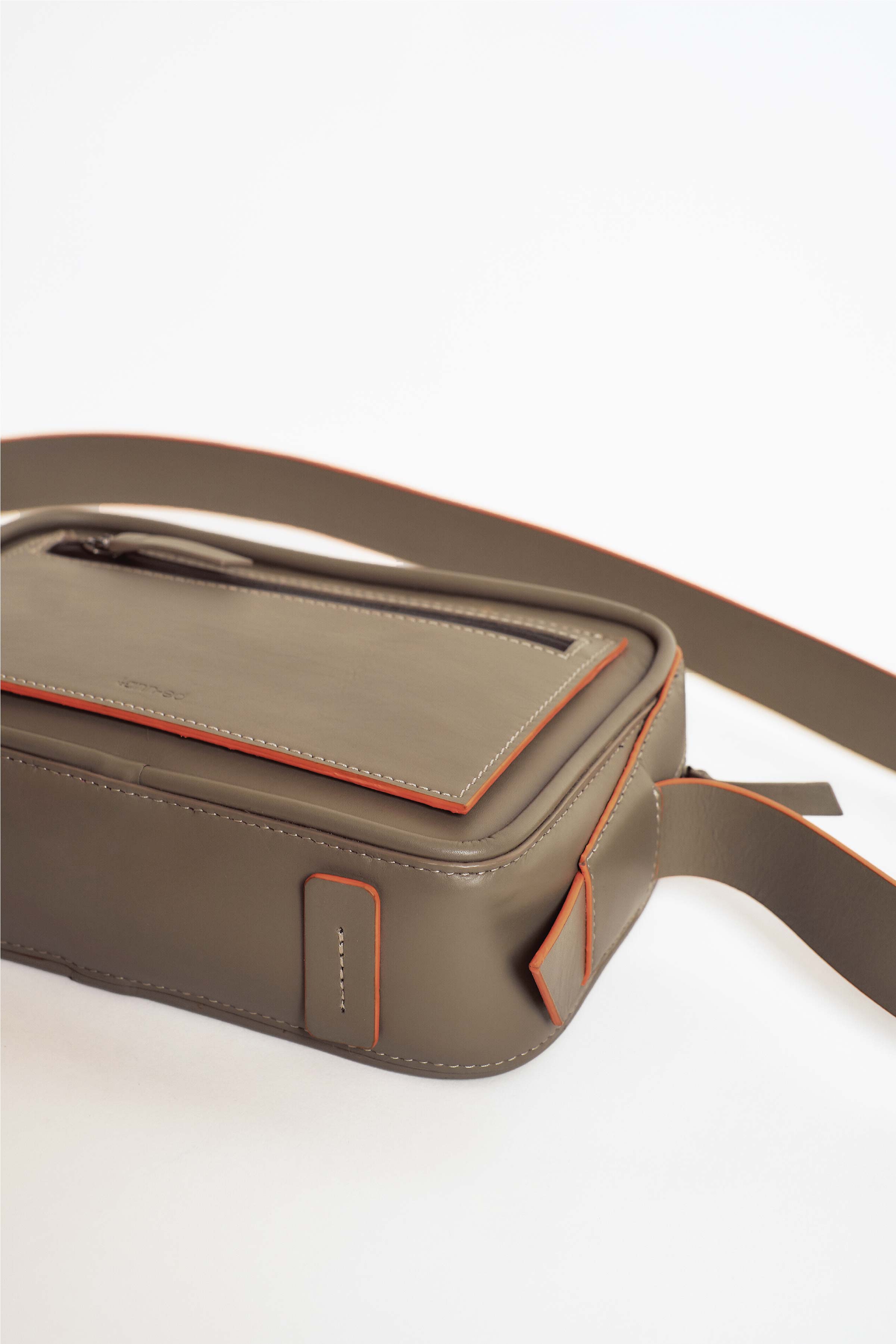 Classic Messenger Bag - Greige