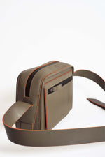 Load image into Gallery viewer, Classic Messenger Bag - Greige
